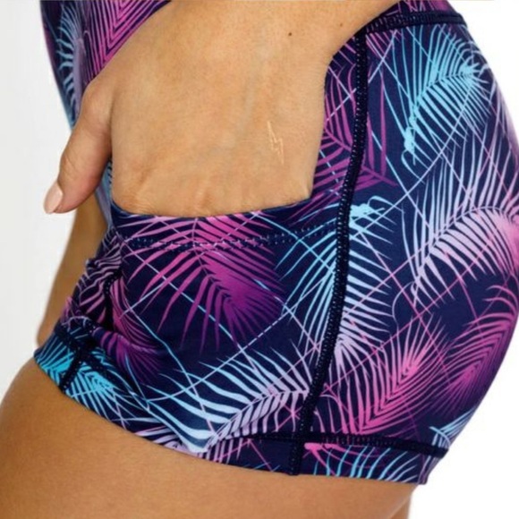 NWT! Feed Me Fight Me Paradise Palm Print Gym Shorts M Pockets - Picture 1 of 8